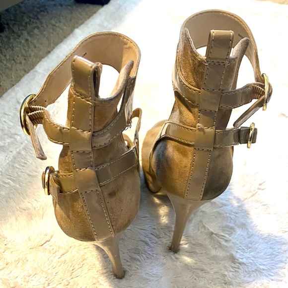 Tan sued & patent BEBE stiletto heels w/ankle straps, 6 inch - Picture 4 of 10